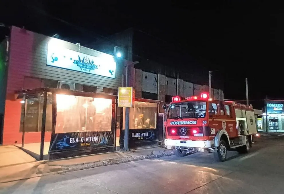 Incendio de madrugada en una parrilla de Barrio Industrial