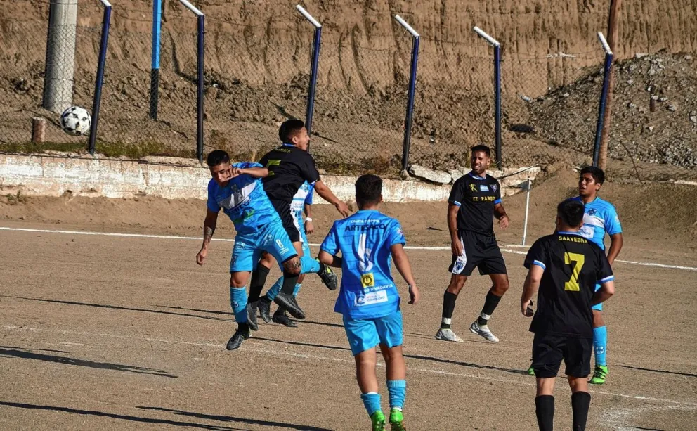 Caleta triunfó en “el parque” con uno menos