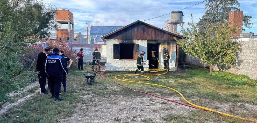 Incendian por segunda vez la casa de un marinero y lo dejan con lo puesto