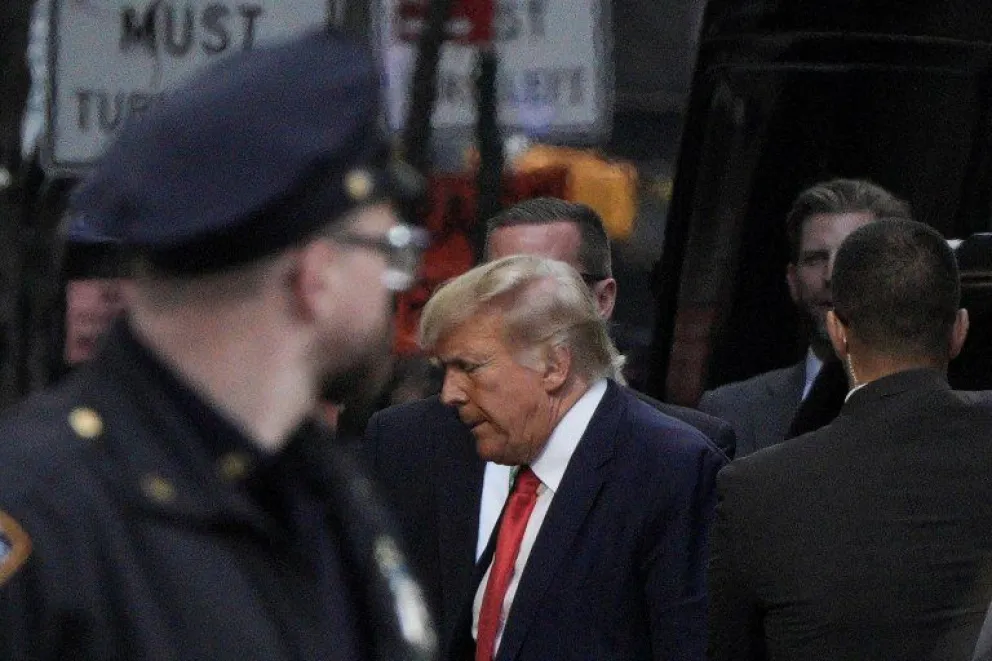 Trump afronta un día histórico en los tribunales de Nueva York: se entregará a la Justicia