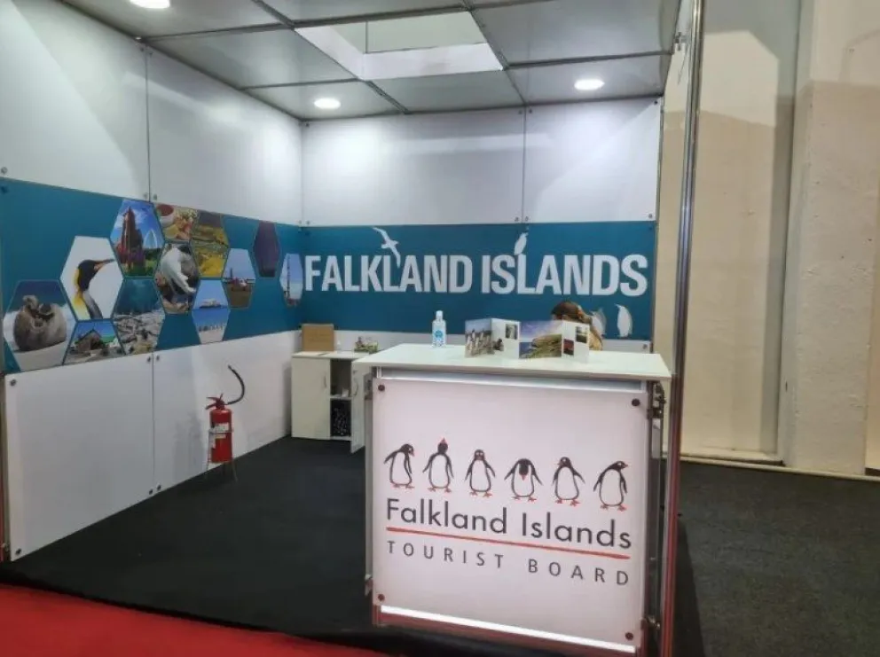 El Gobierno británico de Malvinas volvió a poner un stand en una feria de turismo en Brasil y generó polémica