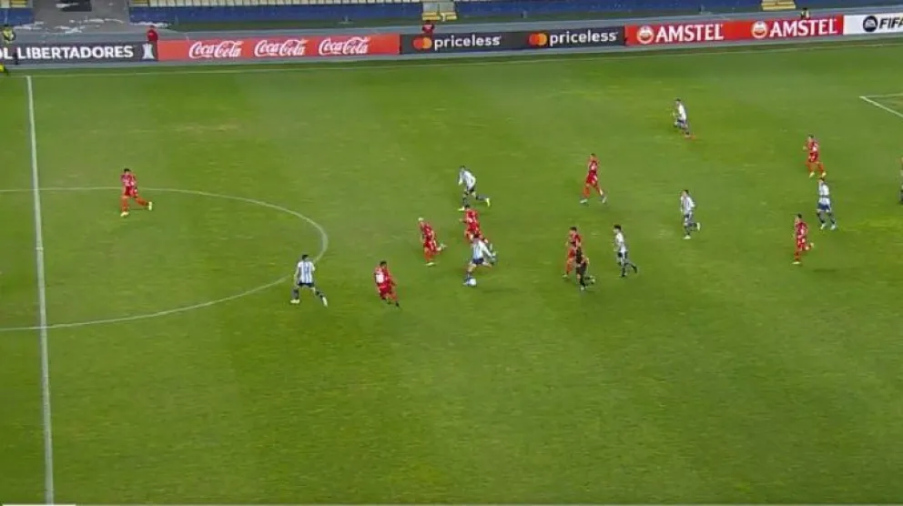Video: el tremendo golazo de Matías Rojas desde atrás de mitad de cancha en Racing vs. Ñublense