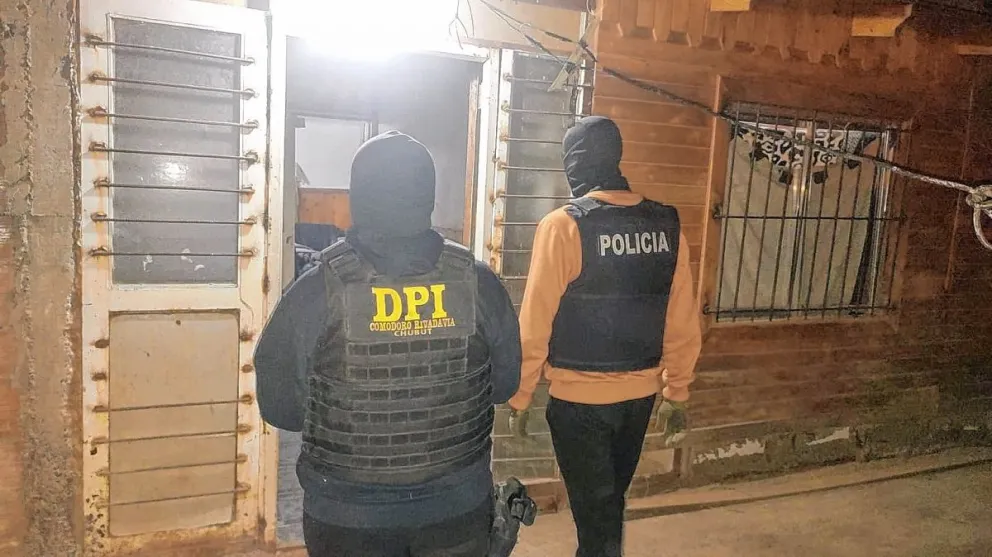 Hubo allanamientos y secuestros de plantas de marihuana y prendas ensangrentadas, pero sin detenidos