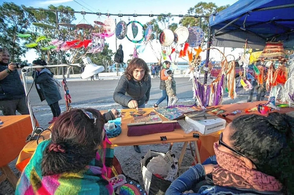 El Municipio invita a recorrer la Feria de artesanos y diseñadores este fin de semana de pascuas