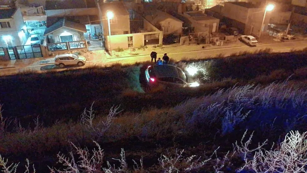 Conducía beodo en la madrugada y se desbarrancó en un camino de Fracción 15 para quedar en otro camino alternativo de Fracción 14