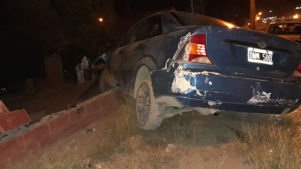 Alcoholizado, embistió el paredón de una casa y le secuestraron el auto