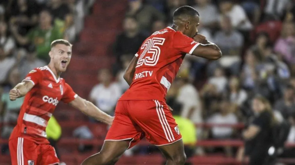 River le ganó a Huracán y se escapa en la tabla de la Liga Profesional