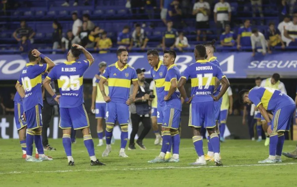 Boca perdió sobre el final ante Colón y sigue sin poder ganar de local