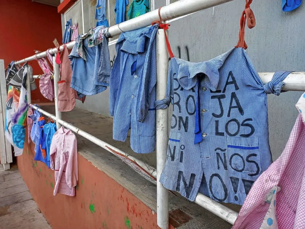 Presuntos abusos en el Jardín 406: Padres temen que el docente denunciado ya no esté en la ciudad y cuestionan a la fiscal Blanco