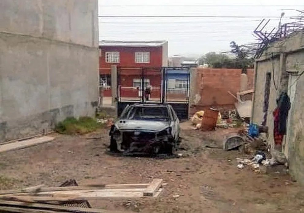 Le incendiaron el auto a la familia que pedía seguridad en barrio San Martín