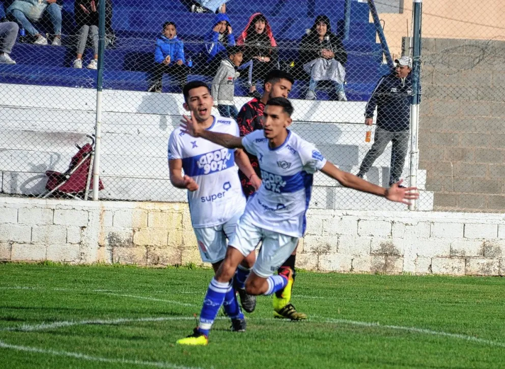 Newbery, otra vez único puntero