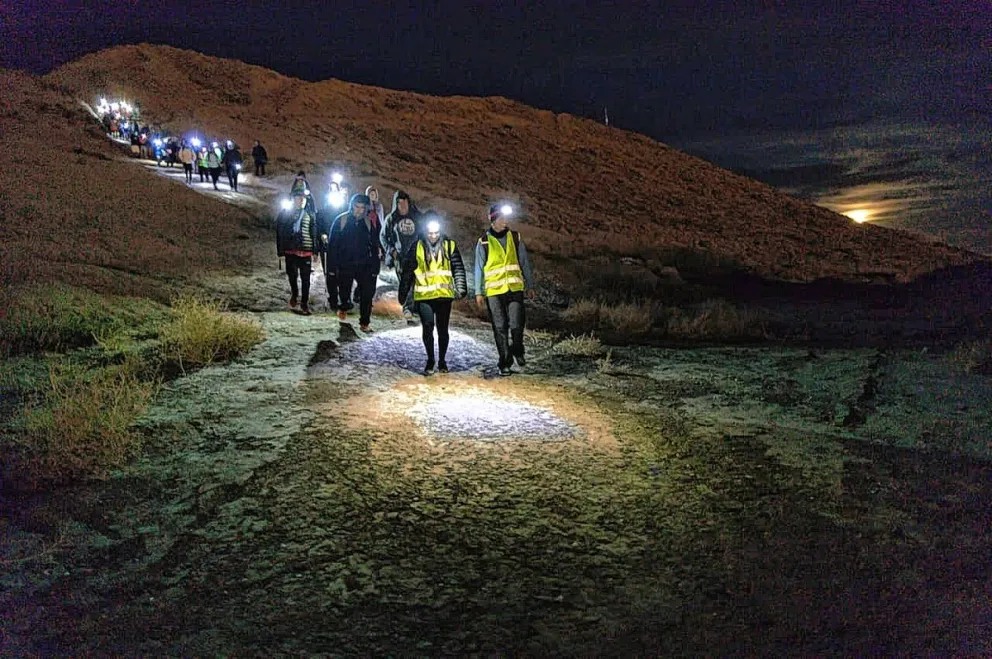 El trekking adaptado recorrió el Cerro Chenque y disfrutó de la luna llena
