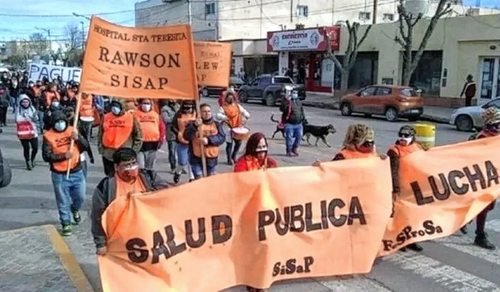 La terapia intensiva de Esquel podría quedar sin médicos, y en hospitales rurales atienden enfermeras