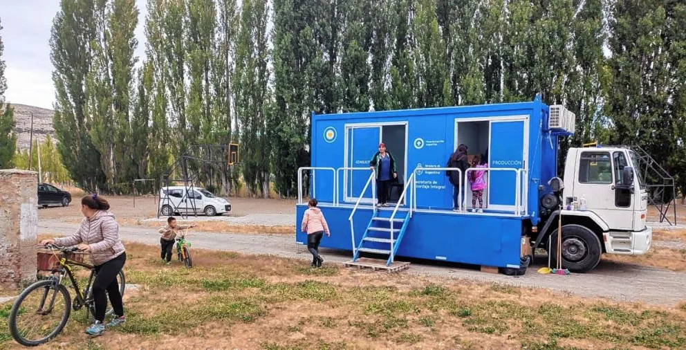 El "camión oftalmológico" de Nación entregó un millar de anteojos durante su recorrida por pueblos rurales de Chubut