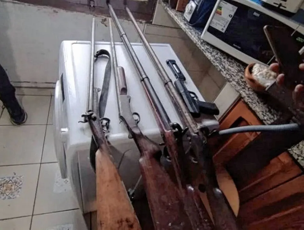 Detienen al humorista Cacho Garay por tenencia de armas, tras una denuncia de su esposa por violencia de género