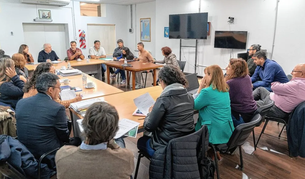 Chacras del Faro: Concejales se reunieron con Van Domselaar pero hubo más enojo que respuestas