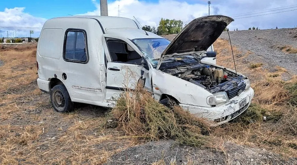 Hubo dos heridos en un violento choque en acceso sur de Trelew