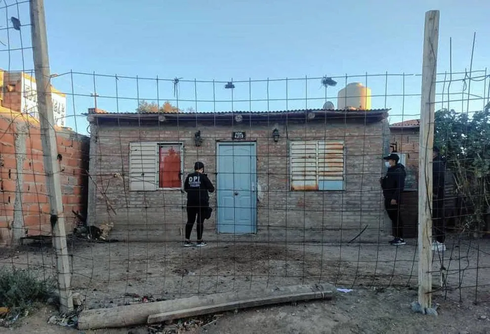 Extorsión a un hombre en la comarca cordillerana: Allanan el calabozo de una comisaría y un domicilio desde donde habrían llevado a cabo la maniobra delictiva