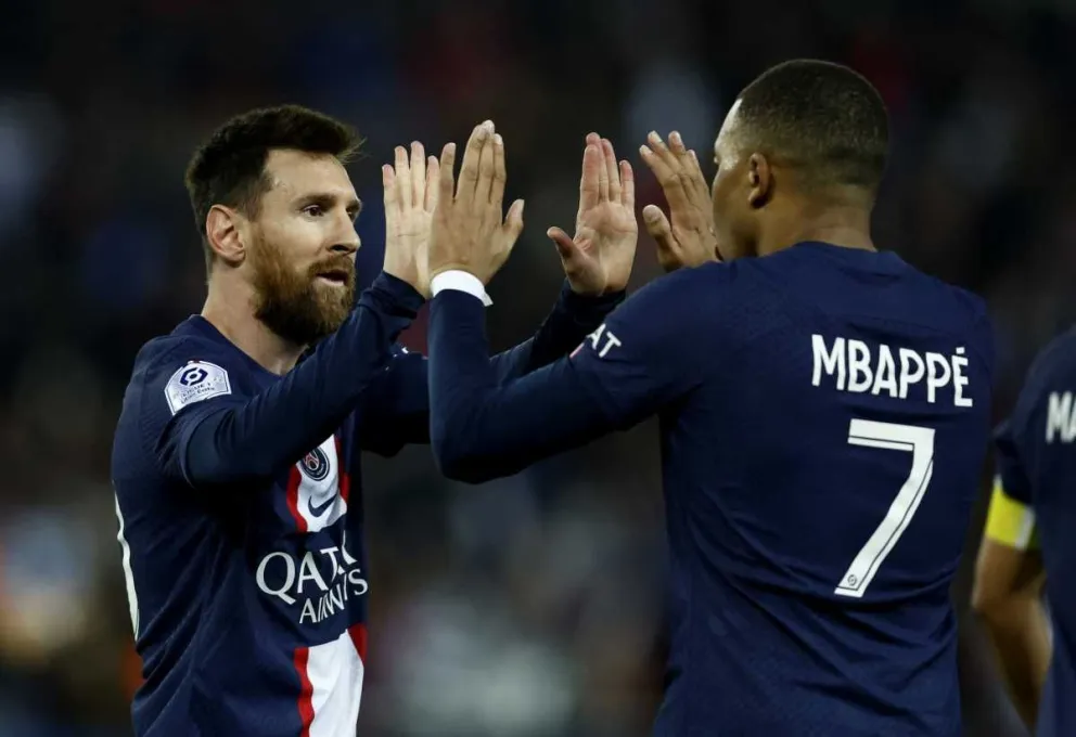 Con un gol de Messi, el PSG venció al Lens y sigue como único líder
