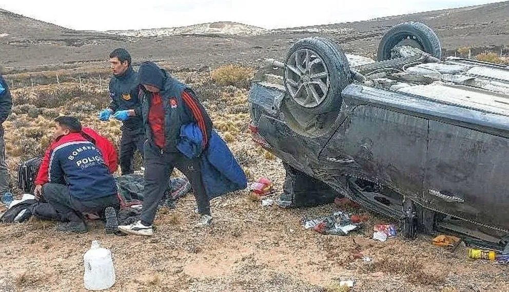 Una familia se salvó de milagro tras espectacular vuelco en la ruta 3