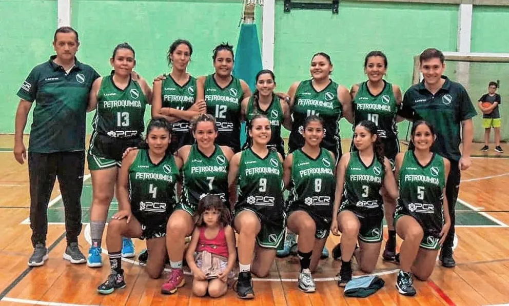 Femenino: Petroquímica hizo su estreno con un triunfo