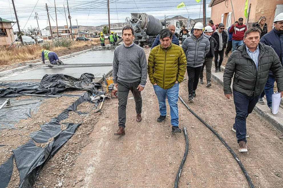 El pavimento en barrio Gasoducto estará terminado en mayo