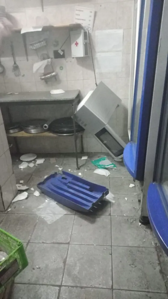 Dos detenidos por provocar destrozos en un pub y agredir al personal
