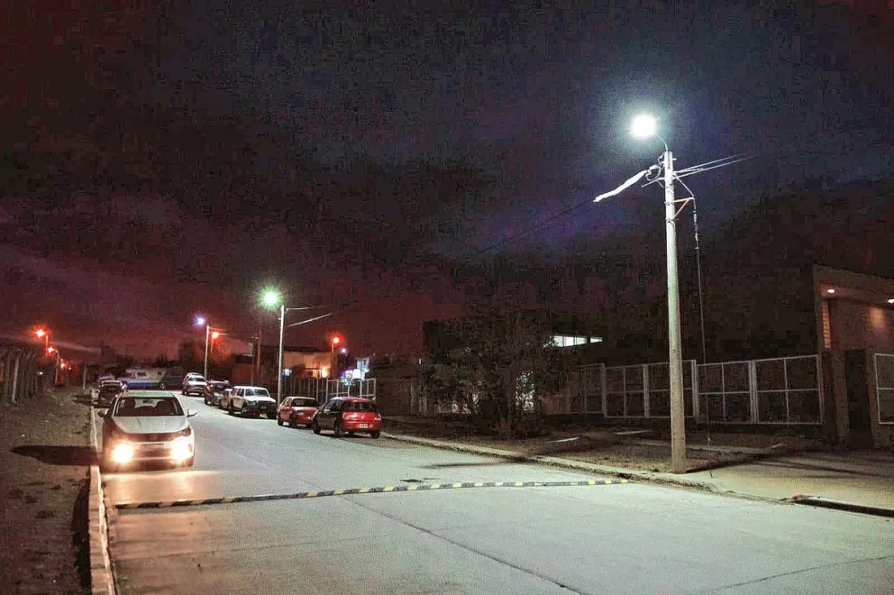 La SCPL avanza con la colocación de más de 100 luminarias LED en Comodoro y Rada Tilly