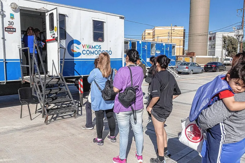 El Mega Tráiler de Salud Municipal inició su jornada con una variada agenda de atención gratuita