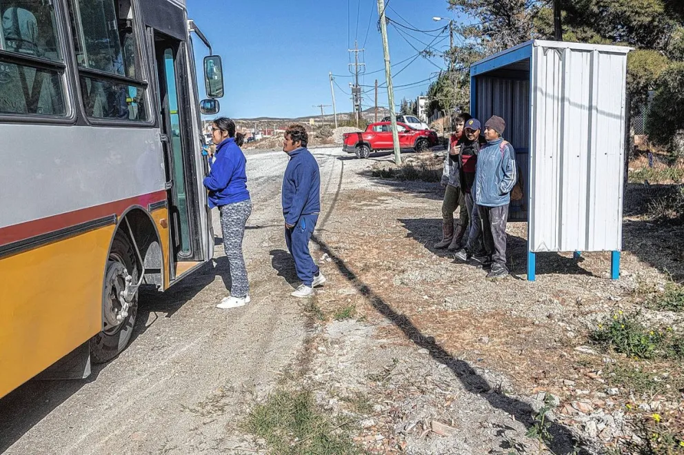 El Municipio continúa colocando garitas para resguardo de pasajeros y ya son más de 130 en lo que va de la gestión