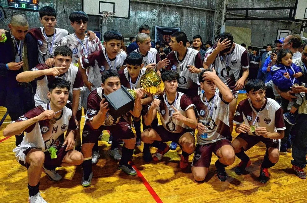 Lanús en C15 y Lanús JR de Caleta Olivia en C17 los campeones