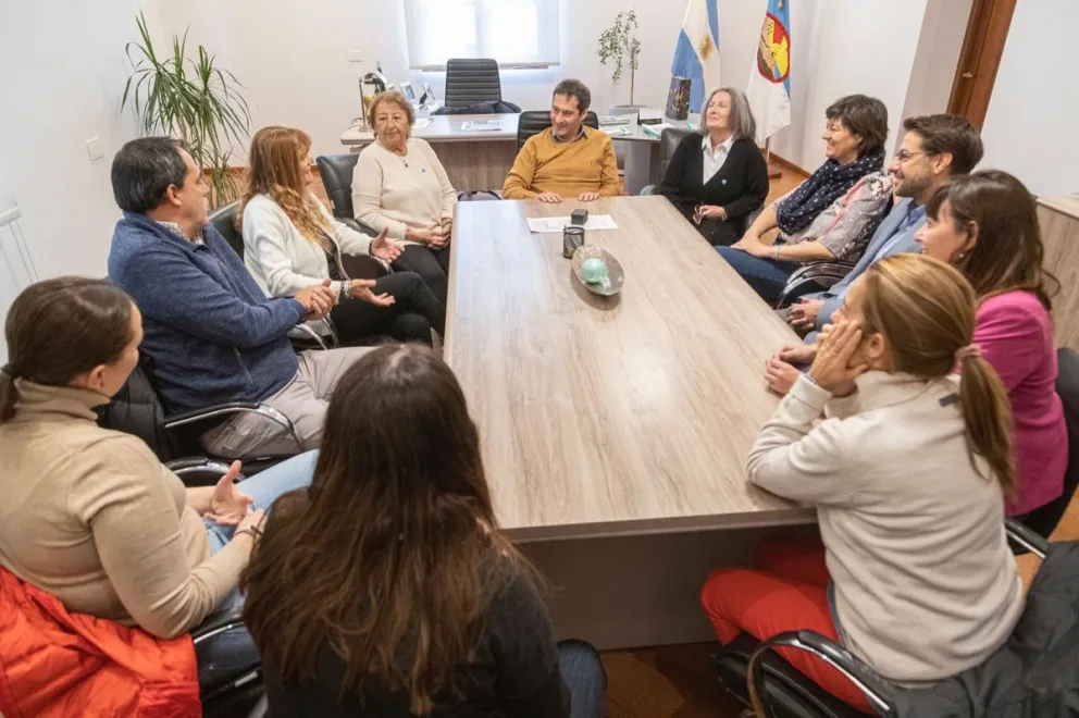 Luque recibió a docente investigadora de España que analiza problemáticas locales de salud para el intercambio de soluciones
