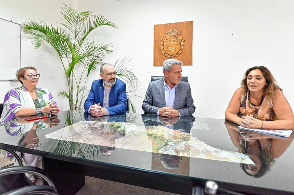 Arcioni recibió a autoridades sanitarias nacionales para avanzar en la implementación de la Historia de Salud Integrada