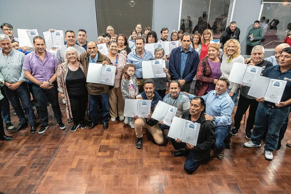 El Municipio entregó títulos de propiedad a vecinos de la ciudad