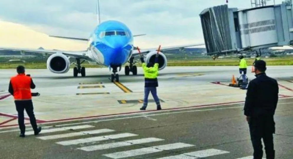Un pasajero fue detenido en Salta por sustraerle pertenencias a las azafatas en pleno vuelo