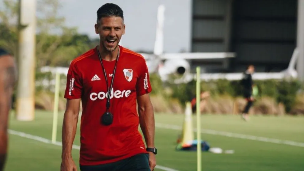 Demichelis evalúa varios cambios en River para enfrentar a Atlético Tucumán