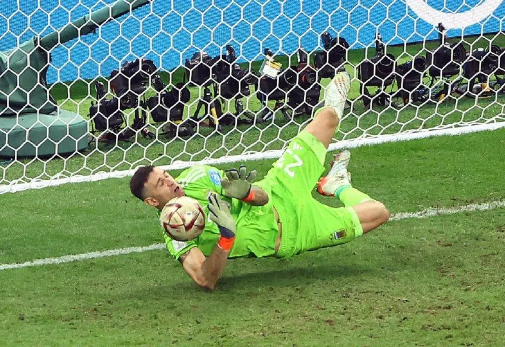 Dibu Martínez le dio valor a moverse antes de los penales y reveló qué le dijo Messi