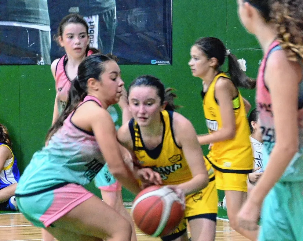Noche de básquetbol femenino en el Socios y Federación