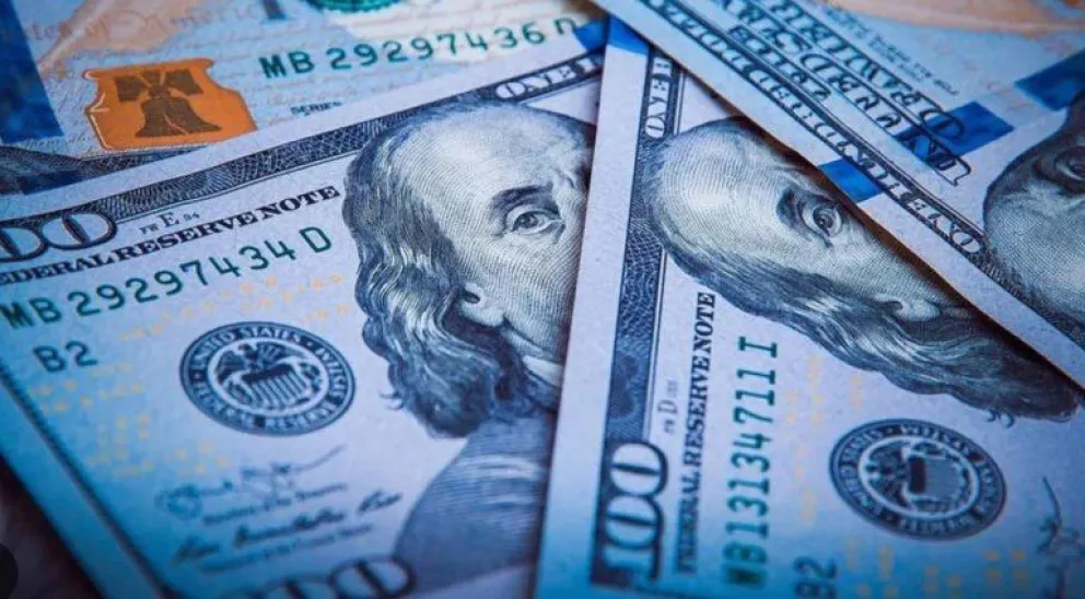 Dólar electoral: el BCRA debió vender u$s 80 millones para tratar de frenar una corrida y el blue se disparó a nuevo récord