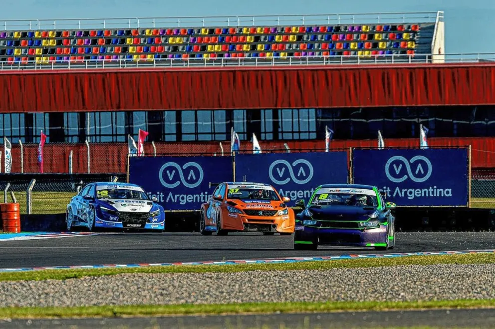 Barrio y Osman dominaron en el TCR South America