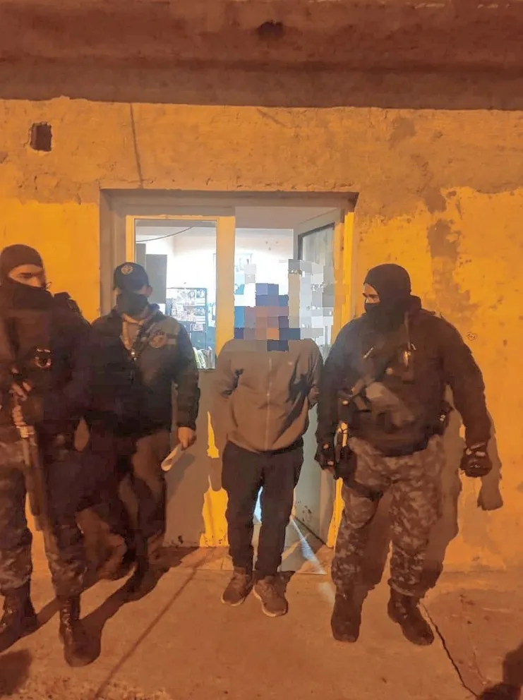 Allanaron dos domicilios en Comodoro donde vendían estupefacientes