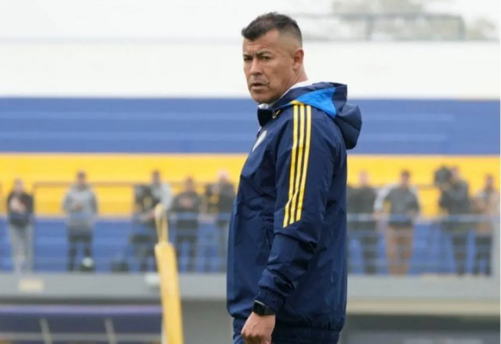 Boca se enfrenta a Colo Colo en Chile con el liderazgo del grupo en juego