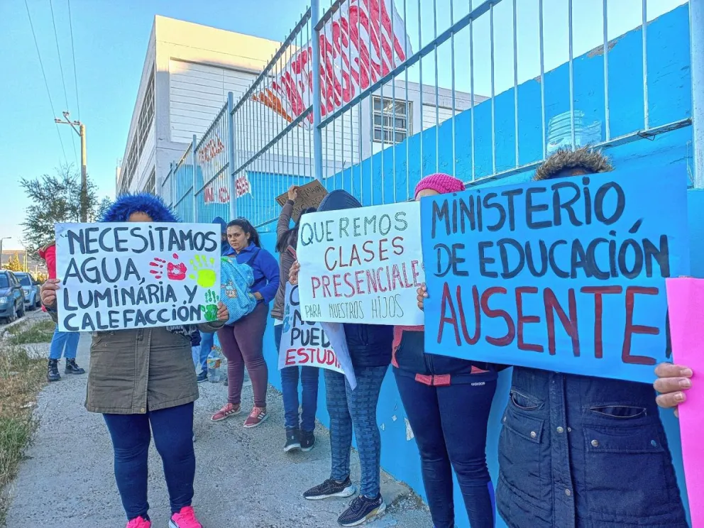 Realizaron una protesta en la Escuela Nº 198 por la falta de clases