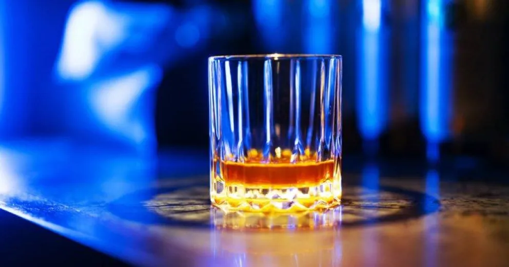 China: se realizó la primera implantación quirúrgica de un chip para inhibir la adicción al alcohol