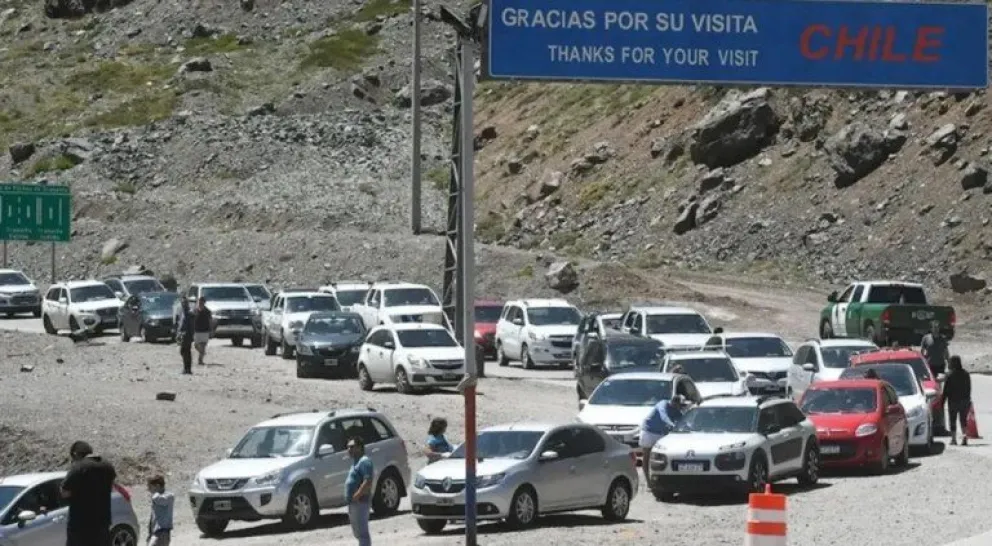 Tour en las fronteras: los chilenos y uruguayos vienen a comprar a la Argentina por los precios bajos