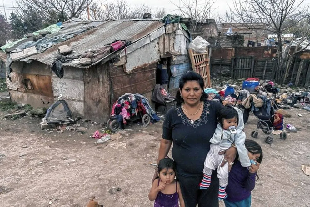 Más de un millón de personas vive en condiciones de hacinamiento crítico, según el INDEC