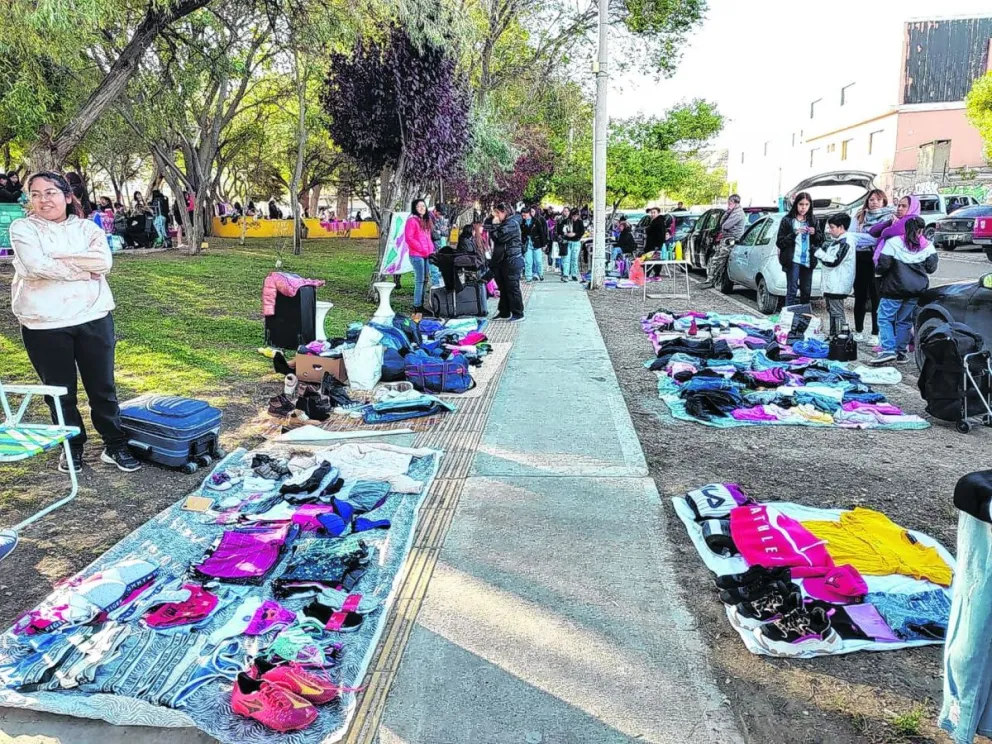 A partir de este fin de semana los feriantes de la plaza Carlos Gardel estarán en el predio de APARI