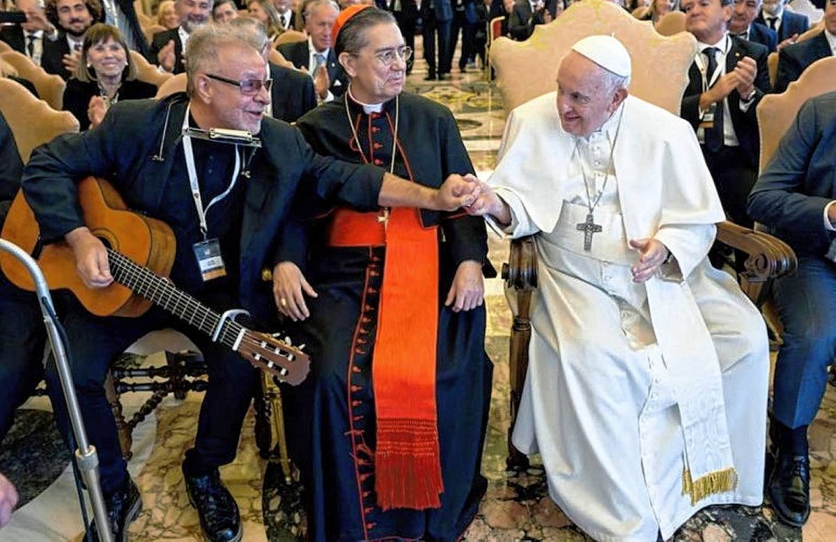 León Gieco cantó "Solo le pido a Dios" ante el Papa en el Vaticano