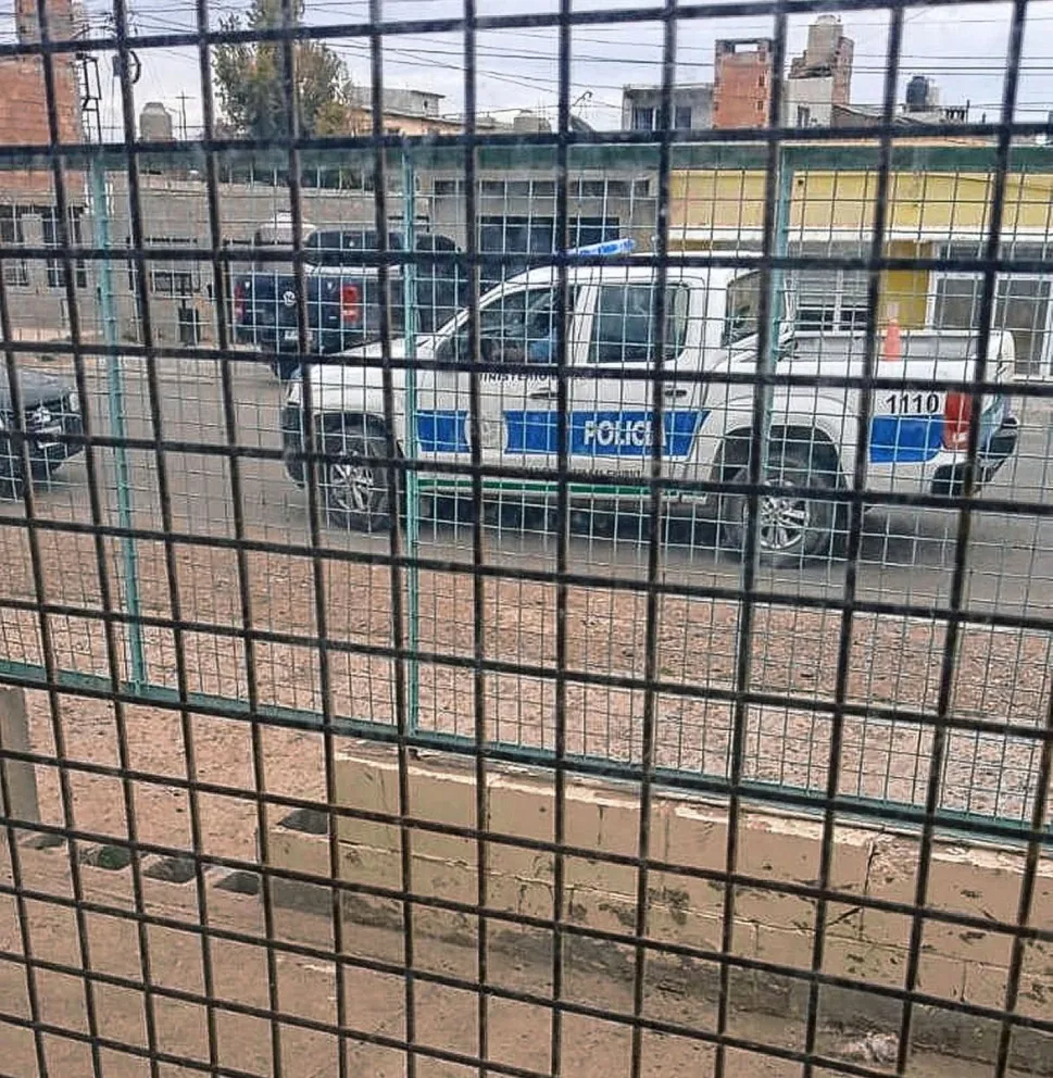 Pánico en un Jardín de Infantes del barrio San Martín: Tiroteo a plena mañana y nenes al piso y debajo de las mesas