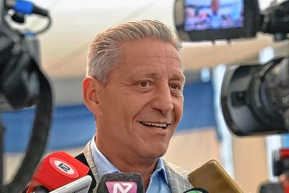 Economía: Para Arcioni, Massa “es un gran héroe”